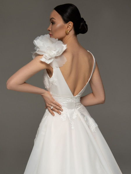 Свадебное платье Lira прокат Dominik